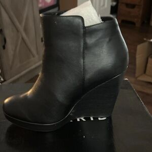 Black wedge bootie